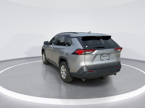 Used 2021 Toyota RAV4 LE image 5