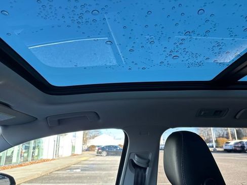 Certified 2022 Volkswagen Taos SE w/ Panoramic Sunroof Package image 30