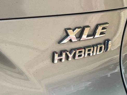 Used 2021 Toyota Venza XLE w/ Carpet Mat Package (TMS) AWD/4WD image 17