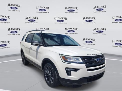 Certified 2018 Ford Explorer XLT w/ Equipment Group 202A image 7
