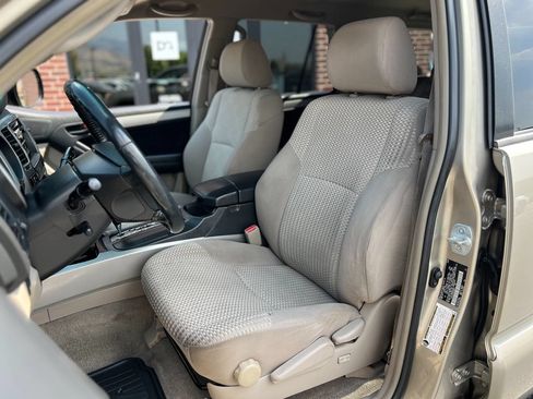 Used 2006 Toyota 4Runner SR5 AWD/4WD image 19