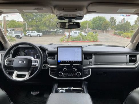 Used 2024 Ford Expedition Max XLT AWD/4WD image 32