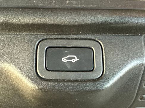 Used 2016 Land Rover Range Rover Supercharged image 11