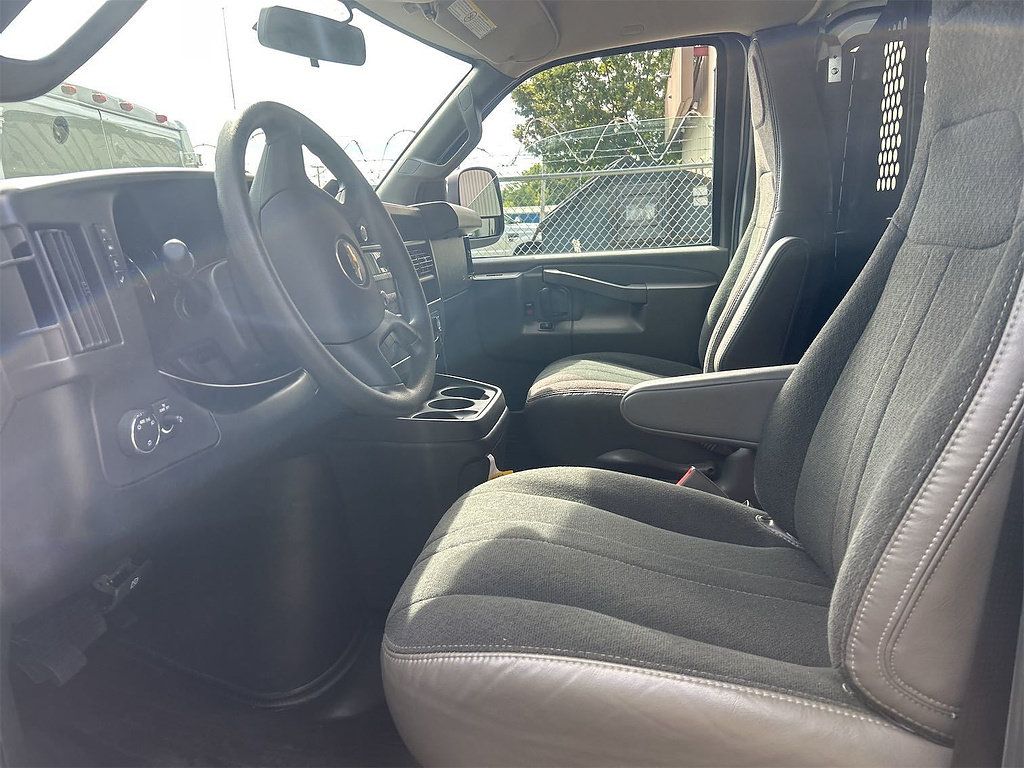 Used 2025 Chevrolet Express 2500 w/ Driver Convenience Package RWD image 5