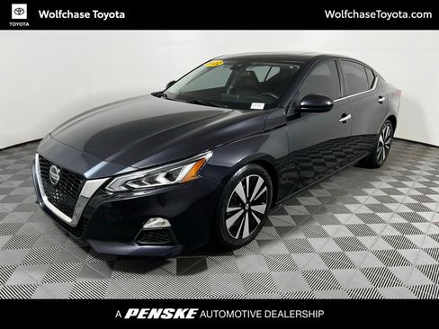 Used 2022 Nissan Altima 2.5 SV w/ SV Premium Package FWD image 1