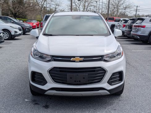 Used 2022 Chevrolet Trax LT w/ LT Convenience Package image 8