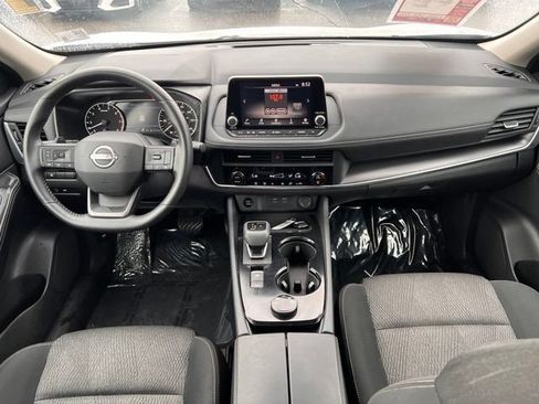 Used 2025 Nissan Rogue SV AWD/4WD image 11