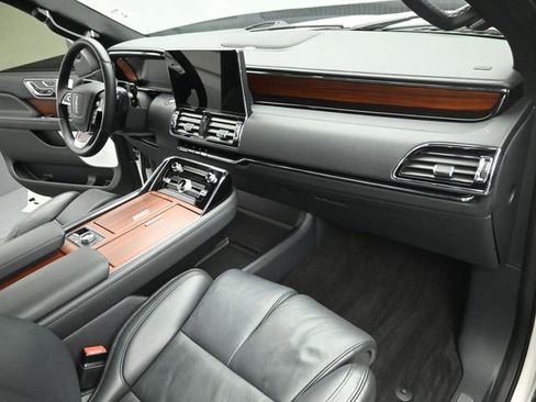 Used 2024 Lincoln Navigator Reserve image 31