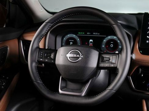 Used 2025 Nissan Rogue Platinum w/ Platinum Premium Package image 15