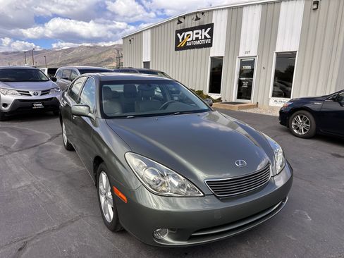 Used 2005 Lexus ES 330 FWD image 1