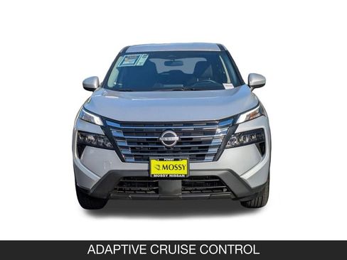 Used 2025 Nissan Rogue SV FWD image 4