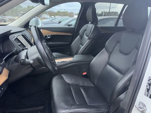 Used 2022 Volvo XC90 T8 Inscription Expression w/ Advanced Package image 3