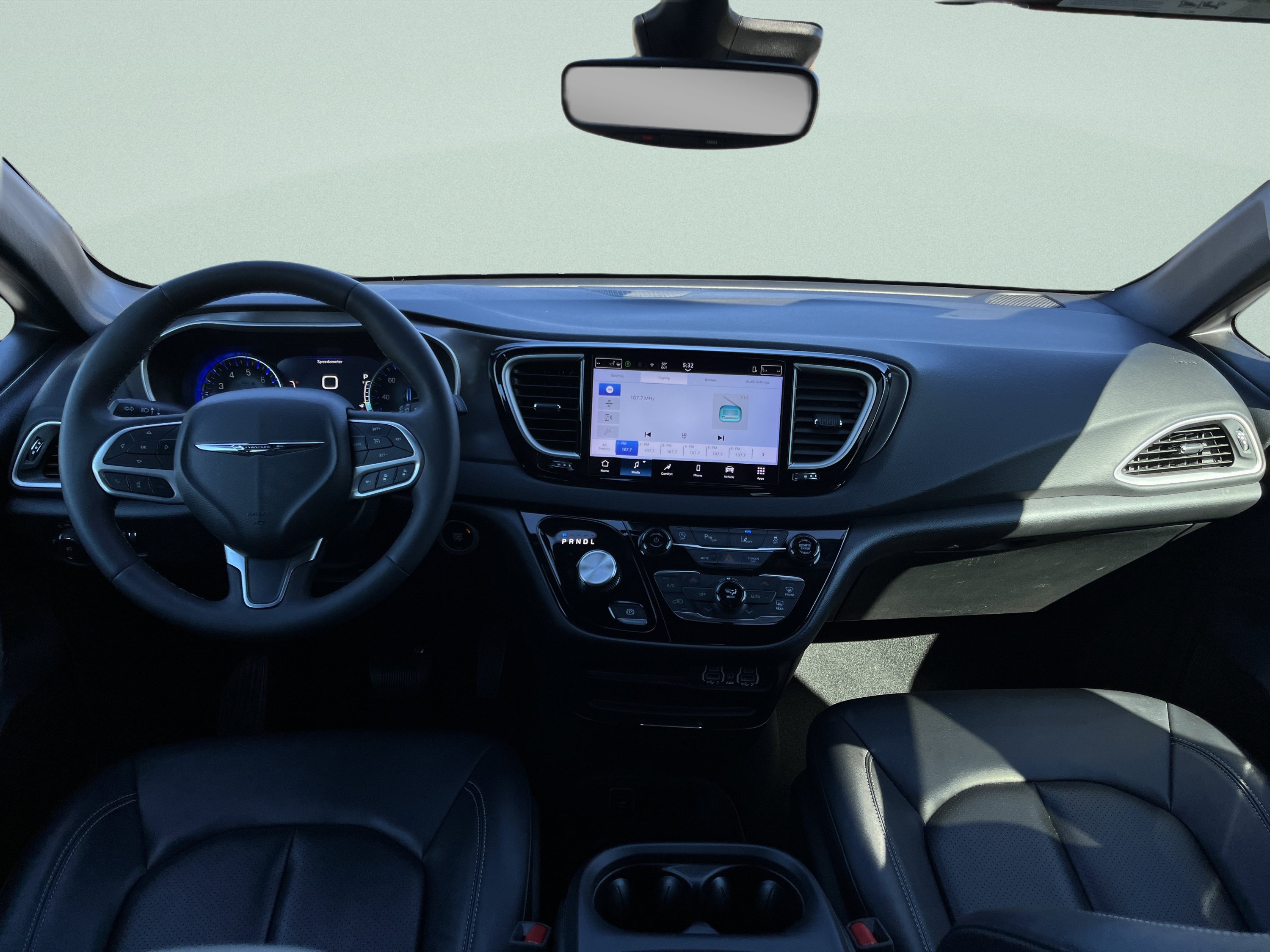 Used 2025 Chrysler Pacifica Select FWD image 23