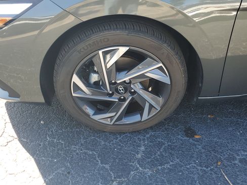 Used 2025 Hyundai Elantra Sport image 4