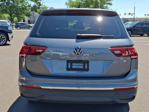 Used 2024 Volkswagen Tiguan SE w/ Panoramic Sunroof Package FWD image 5
