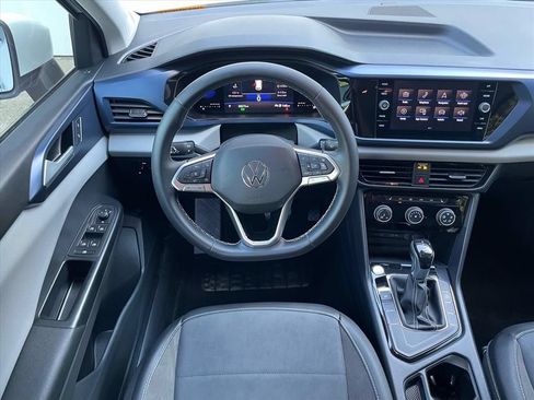 Used 2023 Volkswagen Taos SE FWD image 3
