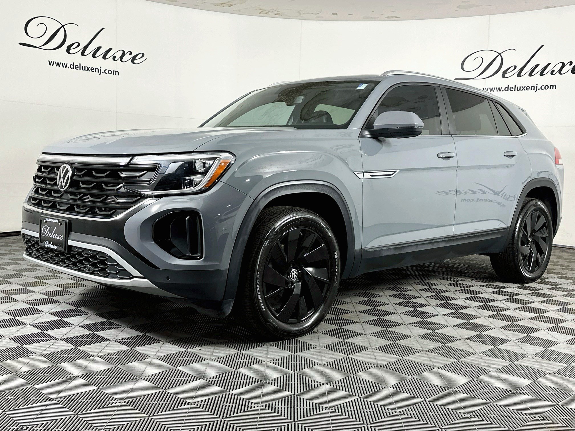 Used 2025 Volkswagen Atlas Cross Sport SE w/ Panoramic Sunroof Package AWD/4WD image 3