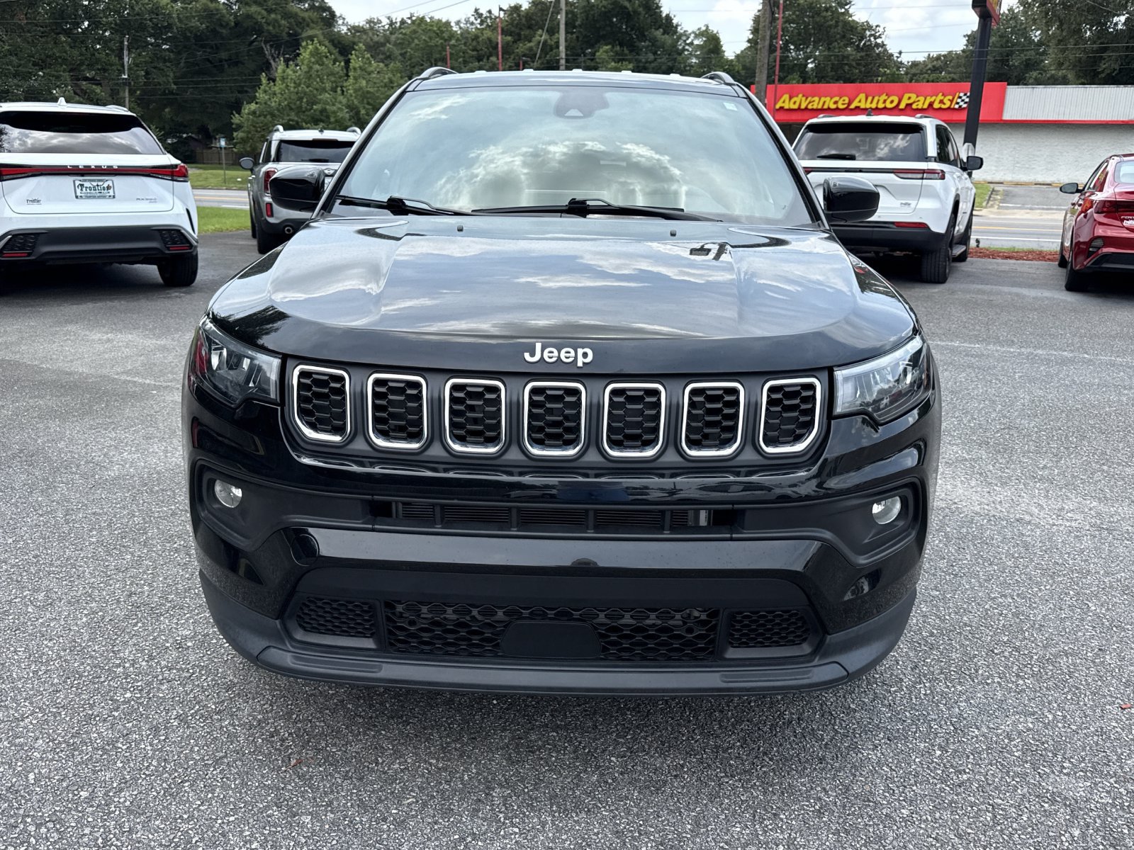 Used 2024 Jeep Compass Latitude AWD/4WD image 9
