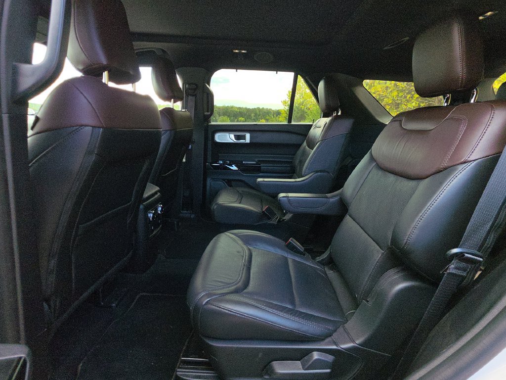 Used 2022 Ford Explorer Platinum w/ Equipment Group 601A AWD/4WD image 17