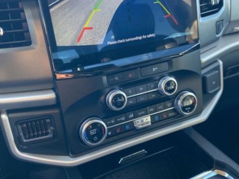 Used 2024 Ford Expedition Max XLT image 18
