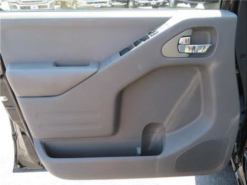 Used 2018 Nissan Frontier SV image 13