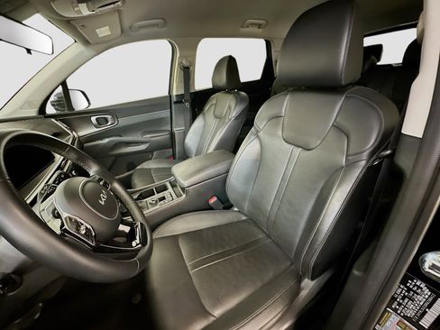 Used 2024 Kia Sorento S image 13