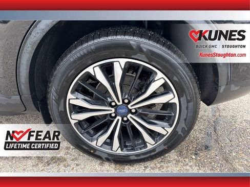 Used 2021 Ford Escape SE w/ SE Sport Appearance Package image 18