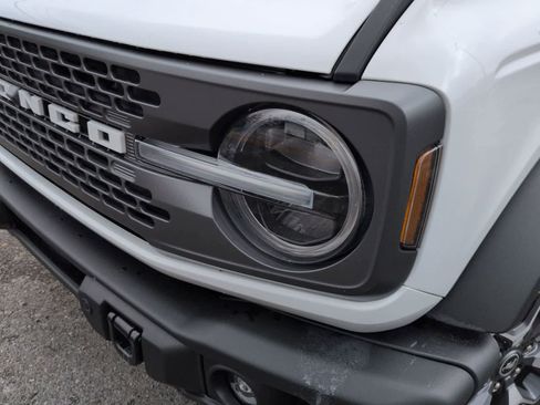 Used 2023 Ford Bronco Badlands image 11