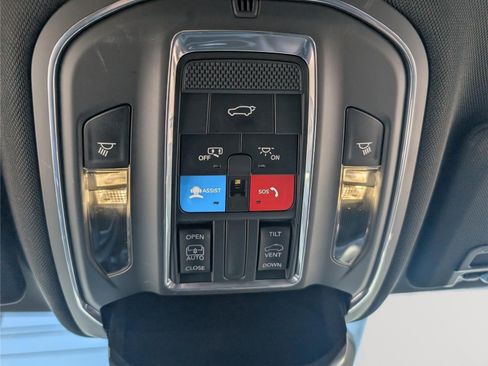 Used 2023 Jeep Grand Cherokee Altitude AWD/4WD image 33