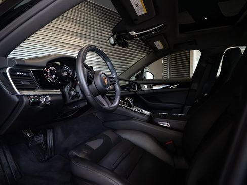 Certified 2023 Porsche Panamera image 4
