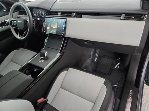New 2026 Land Rover Range Rover Velar Dynamic SE image 18