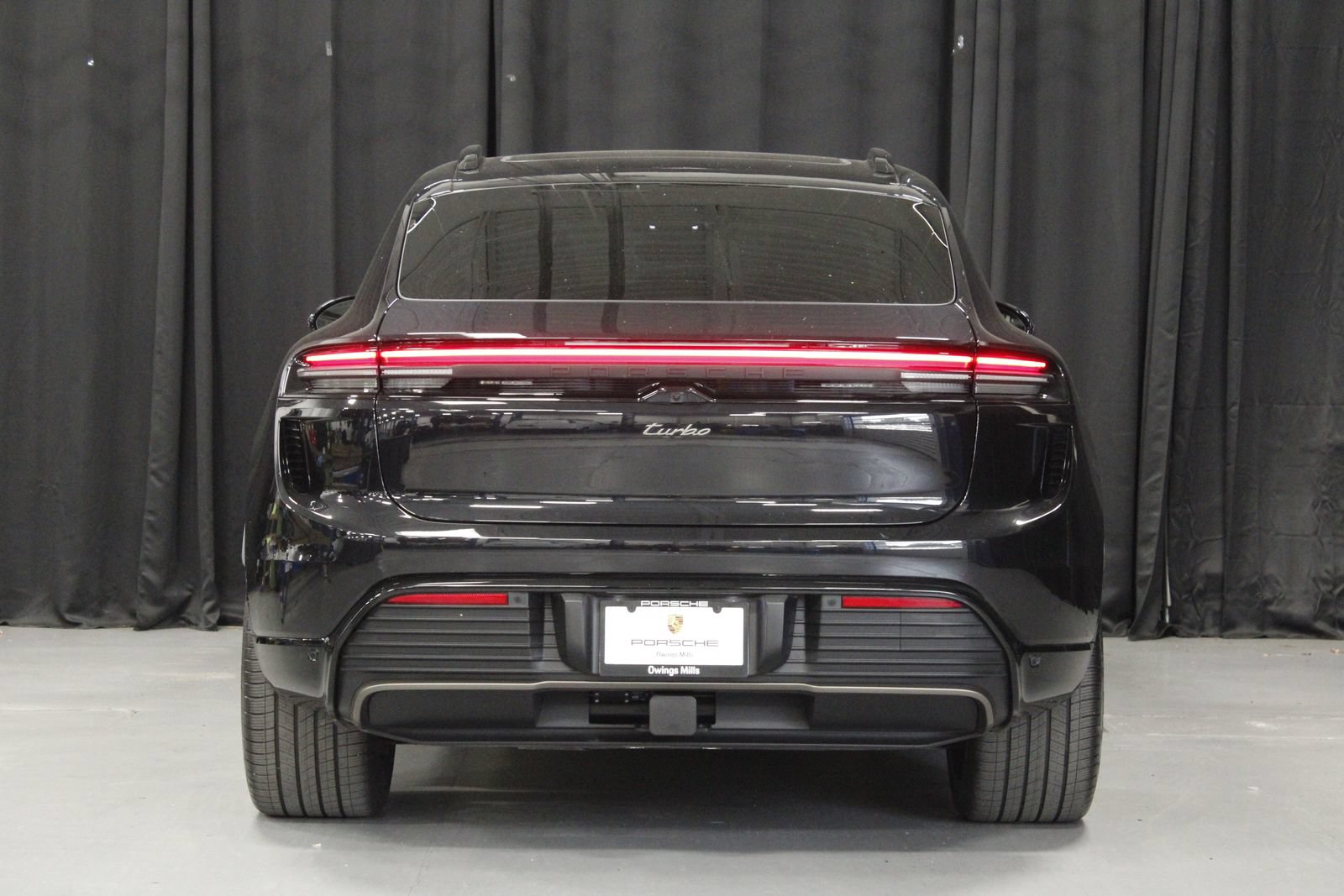 Certified 2025 Porsche Macan Turbo Electric AWD/4WD image 6