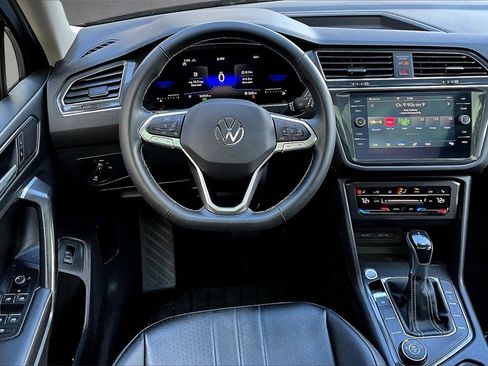 Used 2022 Volkswagen Tiguan SE image 8