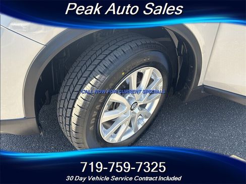 Used 2018 Nissan Rogue SV AWD/4WD image 9