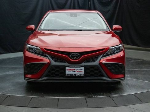 Used 2022 Toyota Camry SE image 4