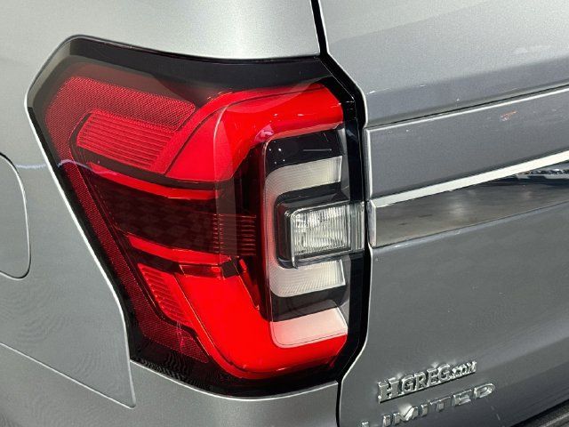 Used 2022 Ford Expedition Limited AWD/4WD image 32