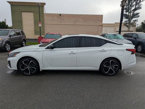 Used 2023 Nissan Altima 2.5 SR w/ SR Premium Package image 2