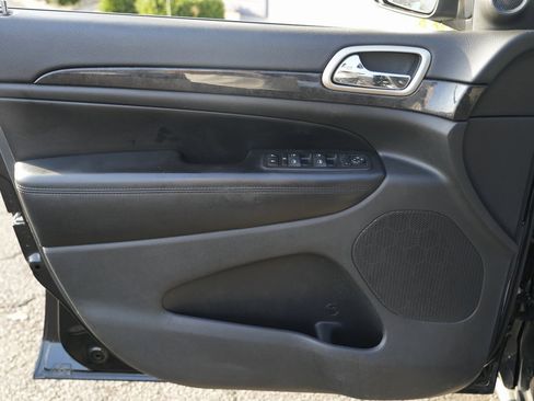 Used 2011 Jeep Grand Cherokee Laredo image 26