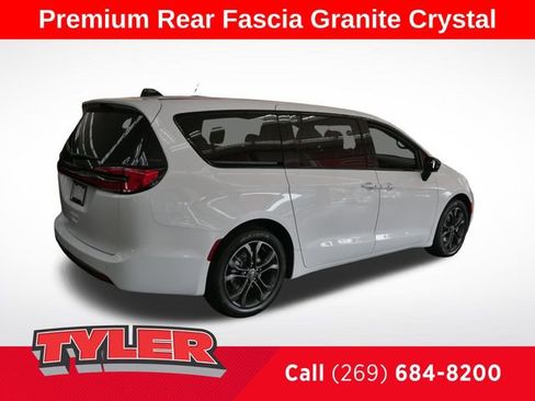 New 2026 Chrysler Pacifica Select image 7