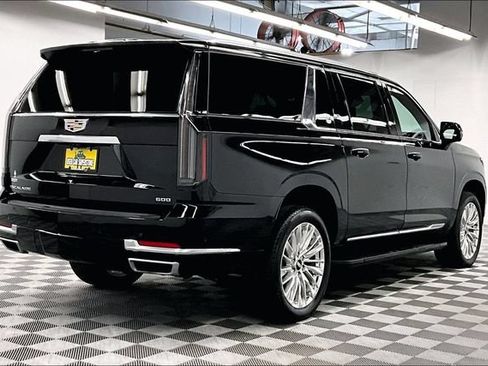 Used 2025 Cadillac Escalade ESV Premium Luxury AWD/4WD image 14