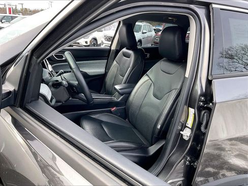 Used 2022 Jeep Compass Latitude image 9