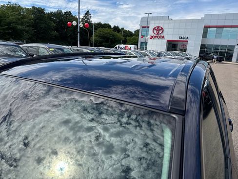Used 2025 Toyota RAV4 XLE AWD/4WD image 45