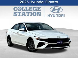 Used 2025 Hyundai Elantra Blue video 1
