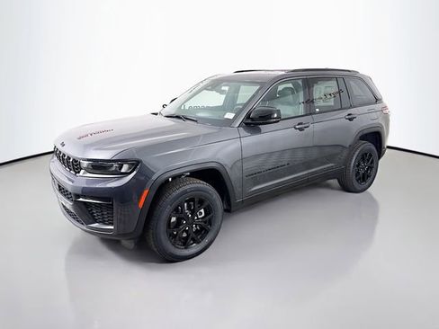 New 2026 Jeep Grand Cherokee Laredo image 3