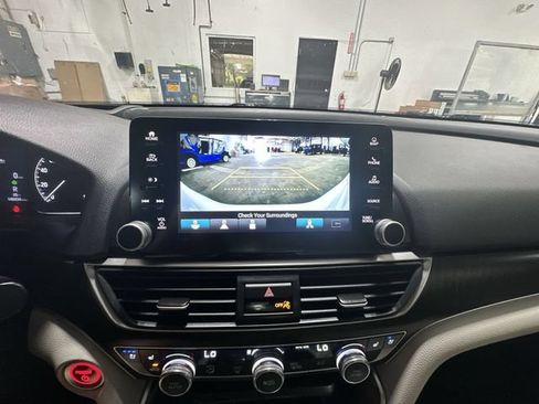 Used 2022 Honda Accord Touring image 29