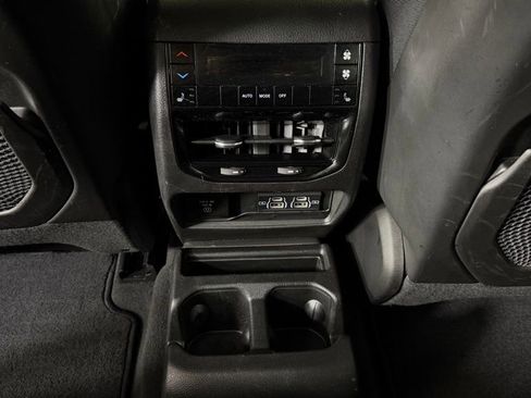 Used 2023 Jeep Grand Cherokee L Limited w/ Black Appearance Package AWD/4WD image 32