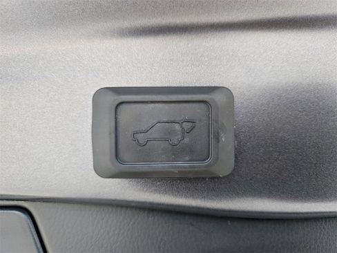 Used 2025 Toyota RAV4 XLE Premium image 31