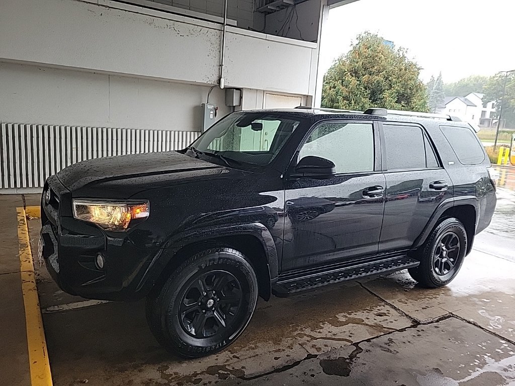 Used 2020 Toyota 4Runner SR5 AWD/4WD image 14