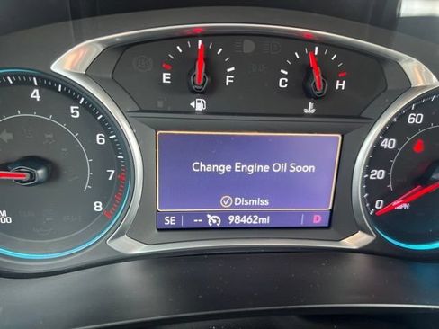 Used 2022 Chevrolet Traverse LT FWD image 11