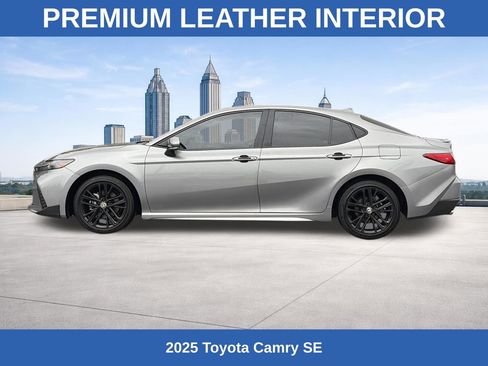 Used 2025 Toyota Camry SE image 2